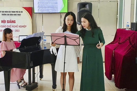 Thạc sĩ, giảng viên Lê Thị Kim Tuyến: Người “ươm mầm” giọng hát