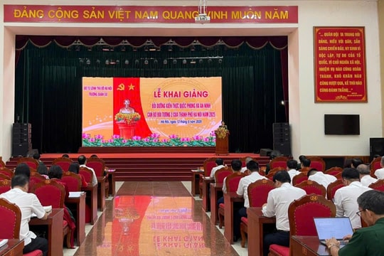 Khai giảng lớp bồi dưỡng kiến thức quốc phòng - an ninh đối tượng 2 TP Hà Nội