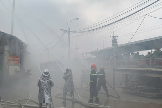 Đan Phượng: Diễn tập chữa cháy tại làng nghề chế biến lâm sản