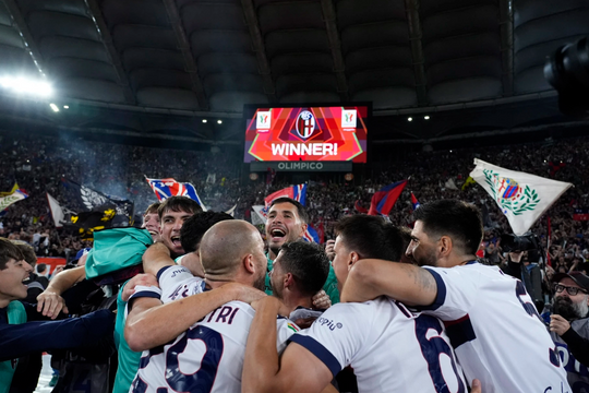 Bologna đánh bại AC Milan, đăng quang Coppa Italia lần đầu sau hơn 50 năm