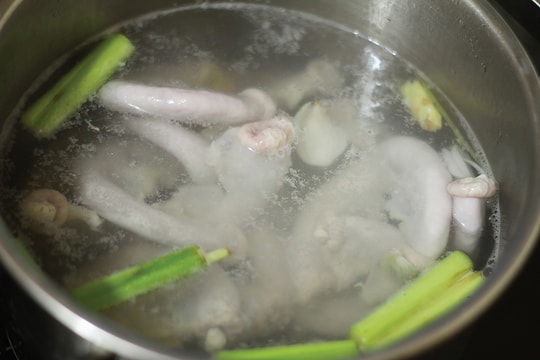 Cách sơ chế lòng lợn đảm bảo vệ sinh, an toàn thực phẩm