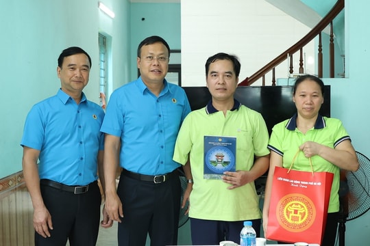 Công đoàn chia sẻ khó khăn với người lao động ngành Dệt - May Hà Nội