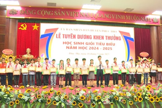 Phúc Thọ khen thưởng 176 học sinh tiêu biểu xuất sắc năm học 2024-2025