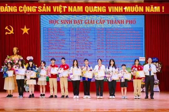Quận Hai Bà Trưng tuyên dương các học sinh tiêu biểu