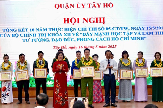 Tây Hồ biểu dương các tập thể, cá nhân xuất sắc học tập và làm theo Bác