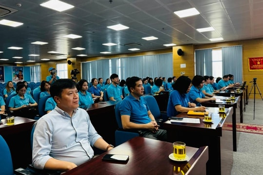 Ra quân nhân Tháng hành động phát triển người tham gia bảo hiểm xã hội, bảo hiểm y tế