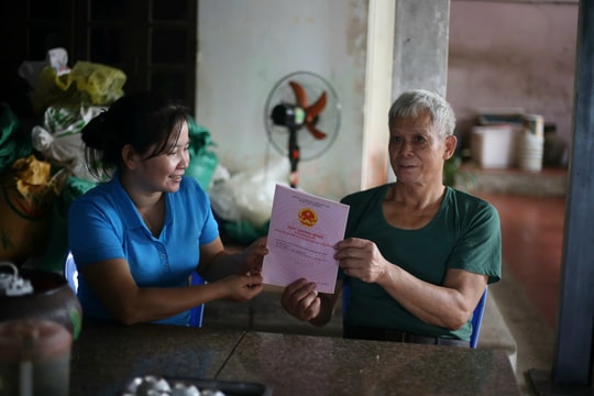 Lựa chọn đội ngũ cán bộ đủ đức, đủ tài