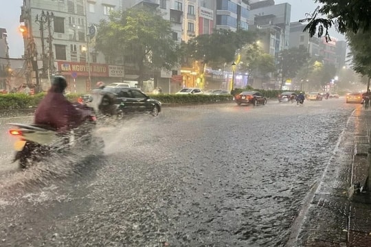 Dự báo thời tiết Hà Nội ngày 17/5: Mưa rào và dông, trời mát