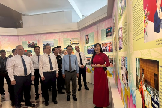 Tôn vinh những tấm gương bình dị cao quý
