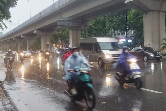 Hà Nội giảm mưa, nắng nóng trở lại