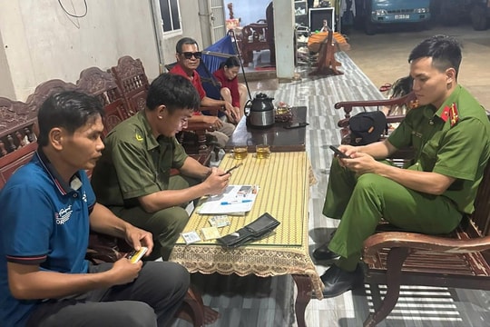 Công an Bà Rịa - Vũng Tàu hỗ trợ người dân góp ý sửa đổi Hiến pháp 2013 qua VNeID