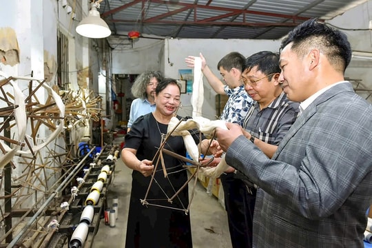 Giải bài toán nguyên liệu cho phát triển sản phẩm OCOP lụa