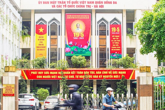 Thủ đô rực rỡ cờ hoa mừng sinh nhật Bác