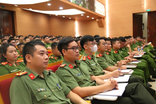 Thanh niên Công an Hà Nội học AI, đổi mới sáng tạo, đẩy mạnh chuyển đổi số
