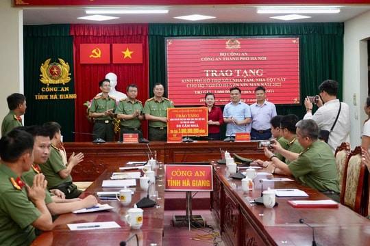 Công an Hà Nội hỗ trợ tỉnh Hà Giang xóa nhà tạm, nhà dột nát