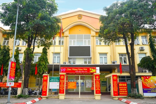 Trung tâm hành chính của hai phường Tây Hồ và Phú Thượng tại đường Lạc Long Quân và phường Phú Thượng