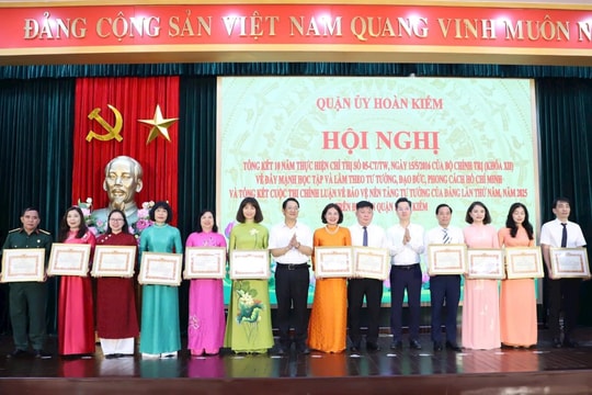 Hoàn Kiếm: Khen thưởng 25 tập thể, 14 cá nhân trong học tập, làm theo Bác