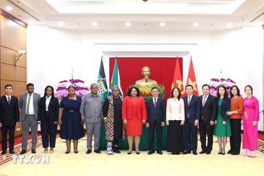 Thường trực Ban Bí thư hội đàm với Phó Tổng Thư ký thứ nhất Đảng Đại hội Dân tộc Phi