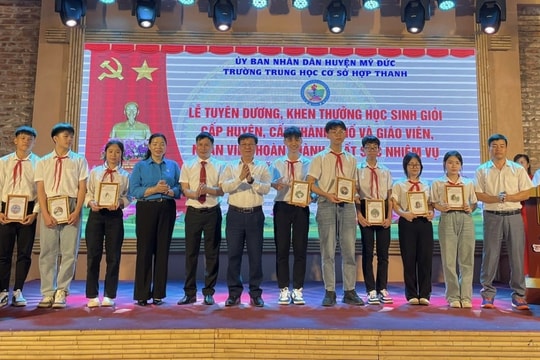 Chú trọng phong trào thi đua yêu nước trong cán bộ, giáo viên