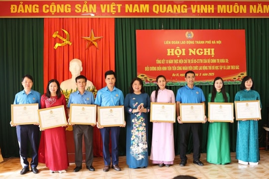 Liên đoàn Lao động huyện Thạch Thất đẩy mạnh học và làm theo Bác