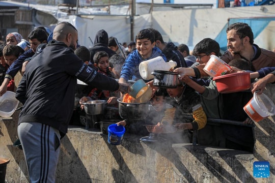 Hàng viện trợ của Liên hợp quốc bắt đầu vào Gaza