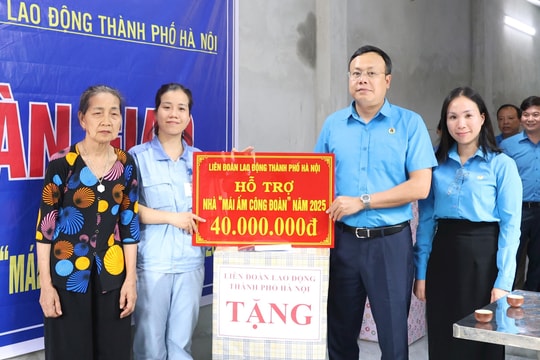 Công đoàn hỗ trợ mái ấm cho 2 đoàn viên huyện Gia Lâm