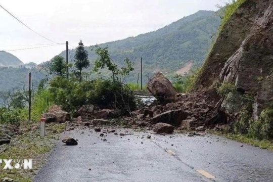 Mưa lớn gây sạt lở nghiêm trọng, nhiều tuyến đường ở Hà Giang bị chia cắt