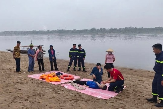 Đủ kiểu tai nạn đuối nước rình rập trẻ khi hè đến