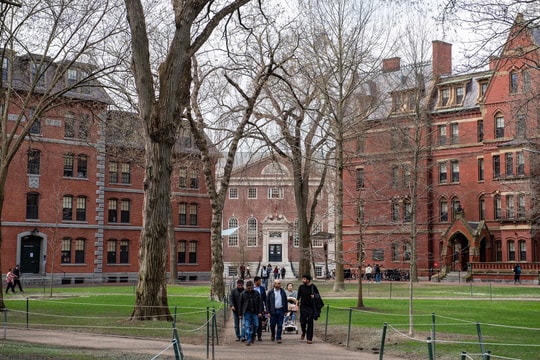 Chính quyền Mỹ chính thức cấm Đại học Harvard tuyển sinh viên nước ngoài