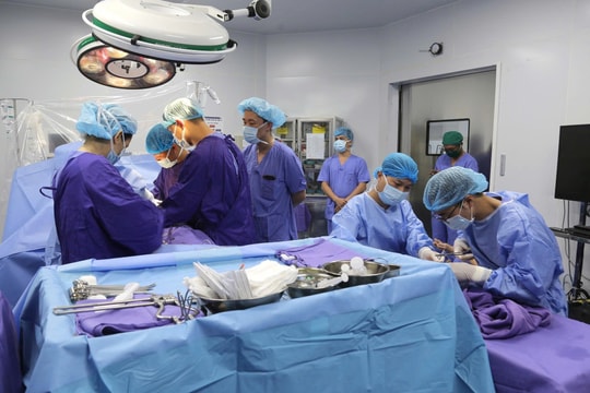 Xuyên đêm lấy đa tạng, ghép thành công 2 thận từ người cho chết não