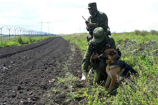 Quân đội Nga đang tạo vùng đệm dọc biên giới với Ukraine