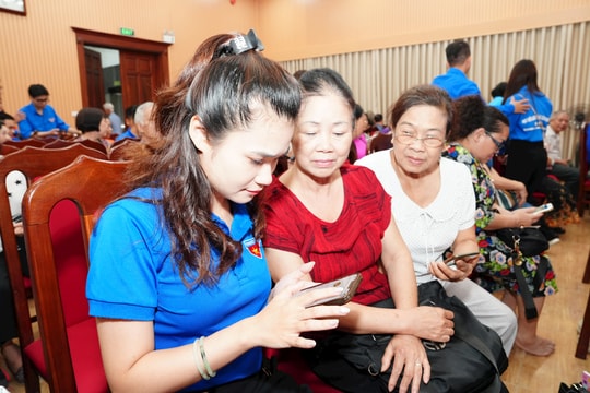 Tây Hồ: Thành lập 8 câu lạc bộ liên thế hệ tự giúp nhau