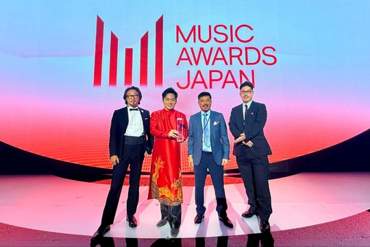 Tùng Dương tự hào nhận giải thưởng International Special Awards tạiNhật Bản
