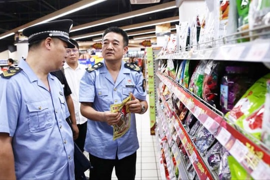 Quyết liệt chống hàng giả, thực phẩm “bẩn”: Cuộc chiến không khoan nhượng