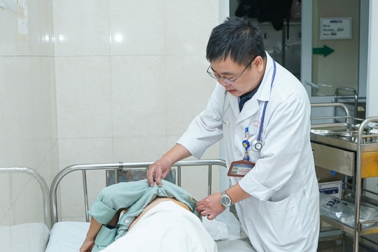 Cảnh báo nguy cơ tự chữa zona thần kinh bằng mẹo dân gian