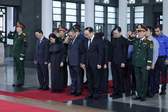 Đoàn đại biểu thành phố Hà Nội viếng nguyên Chủ tịch nước Trần Đức Lương