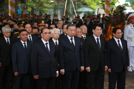 Cử hành trọng thể lễ viếng đồng chí Trần Đức Lương