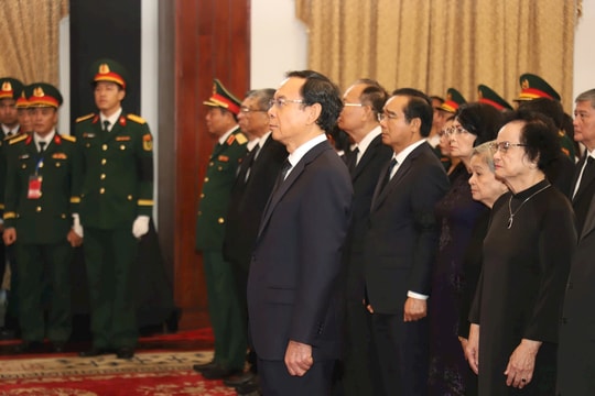 Lãnh đạo thành phố Hồ Chí Minh viếng nguyên Chủ tịch nước Trần Đức Lương
