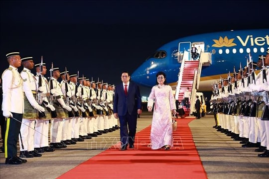 Thủ tướng Phạm Minh Chính tới Kuala Lumpur, bắt đầu thăm Malaysia và dự các Hội nghị cấp cao