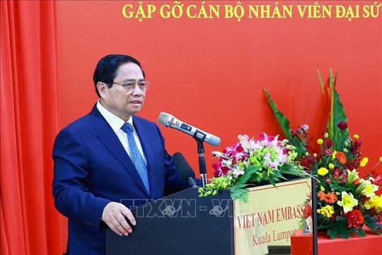 Thủ tướng Phạm Minh Chính gặp gỡ cộng đồng người Việt Nam tại Malaysia