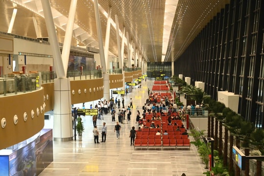 Bộ Xây dựng yêu cầu xử lý dứt điểm sự cố dột tại Nhà ga T3