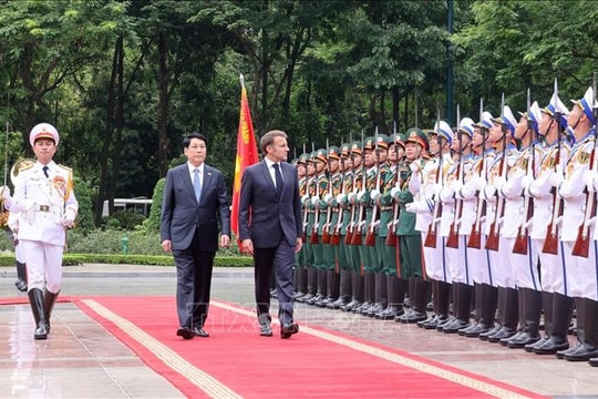 Chủ tịch nước Lương Cường chủ trì lễ đón cấp Nhà nước Tổng thống Cộng hòa Pháp