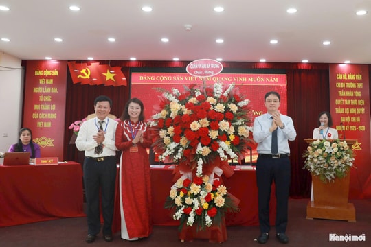 Đồng chí Vũ Thị Hậu tiếp tục là Bí thư Chi bộ Trường THPT Trần Nhân Tông (quận Hai Bà Trưng)