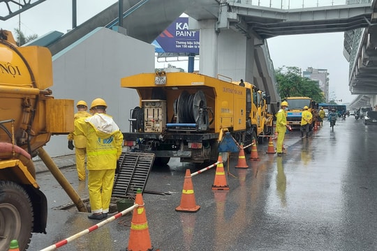 Hà Nội ứng phó với mưa lớn, úng ngập