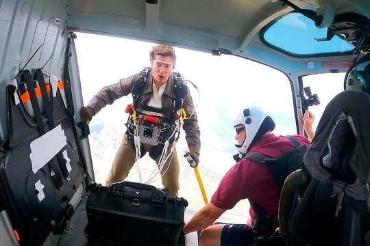 Tom Cruise nhảy ra khỏi máy bay tại Bắc Cực trong “Nhiệm vụ: Bất khả thi - Nghiệp báo cuối cùng”