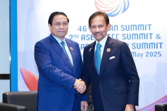 Thủ tướng Phạm Minh Chính gặp Quốc vương Brunei