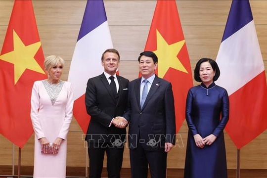 Tổng thống Pháp Emmanuel Macron và Phu nhân kết thúc chuyến thăm cấp Nhà nước tới Việt Nam