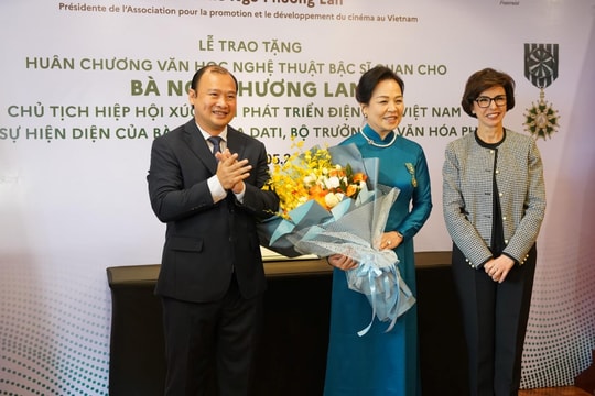 Tiến sĩ Ngô Phương Lan được Chính phủ Pháp trao tặng Huân chương Văn học nghệ thuật