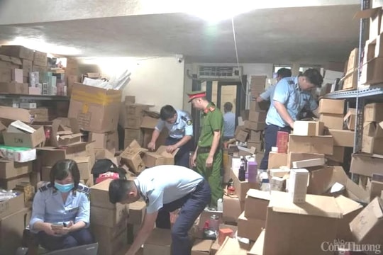 Hà Nội bắt giữ lượng lớn nước hoa nghi nhập lậu, giả mạo nhãn hiệu