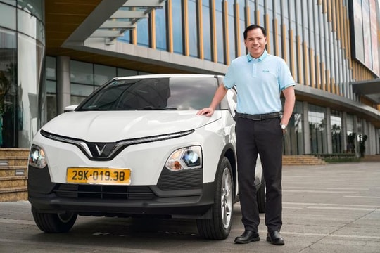 Vào mùa cao điểm vận doanh, tài xế đầu tư xe điện để tham gia taxi công nghệ